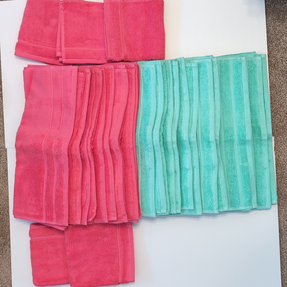 Set Of 17.Crown & Ivy Luxury Plush Hand towels & Wash Cloths.Coral Reef & Aqua.